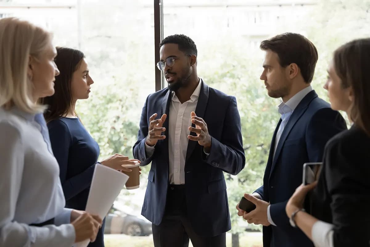 Quais as formas de comunicação verbal e não verbal nas empresas?